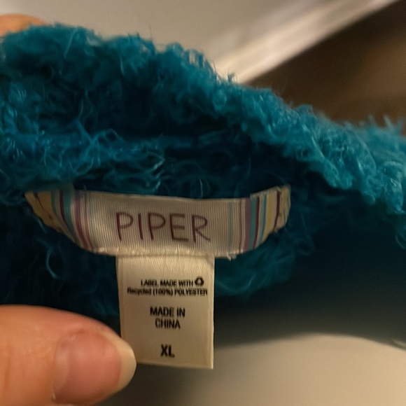 Fuzzy sweater in EUC - Picture 2 of 2